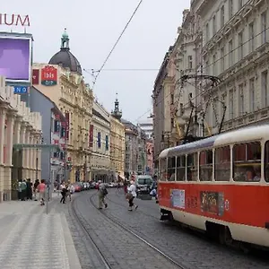https://vincanto-rooms-old-town.praguehotelsweb.com